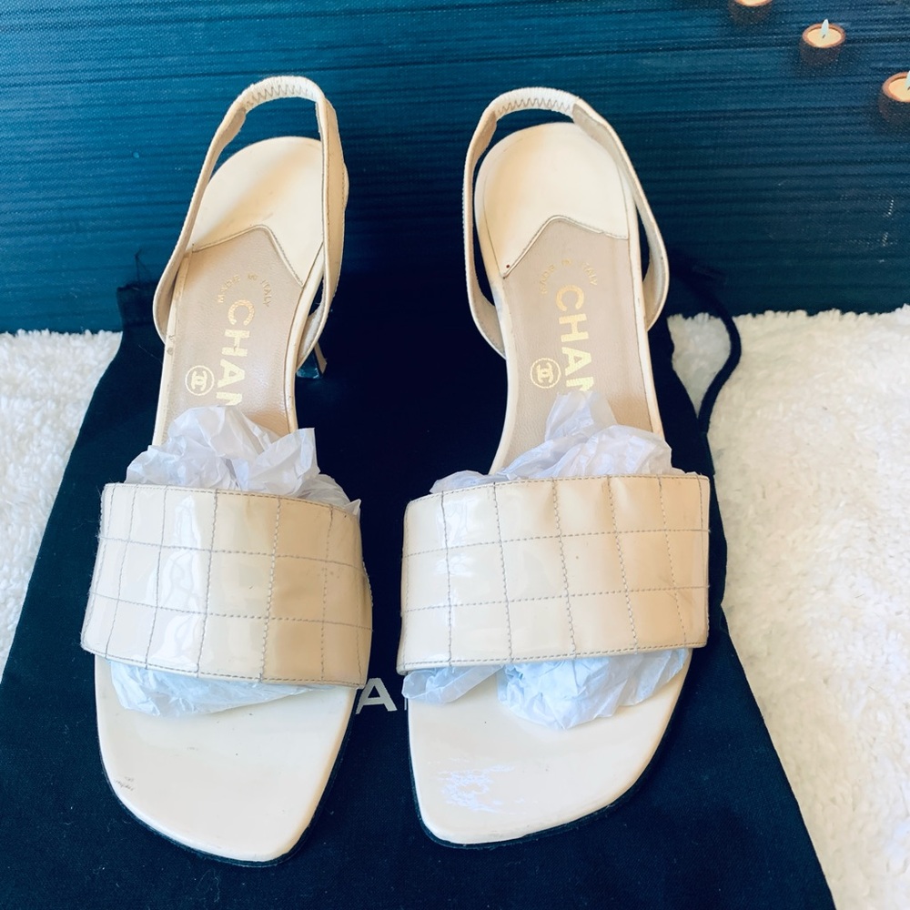 Vintage Chanel vanilla bar sandals